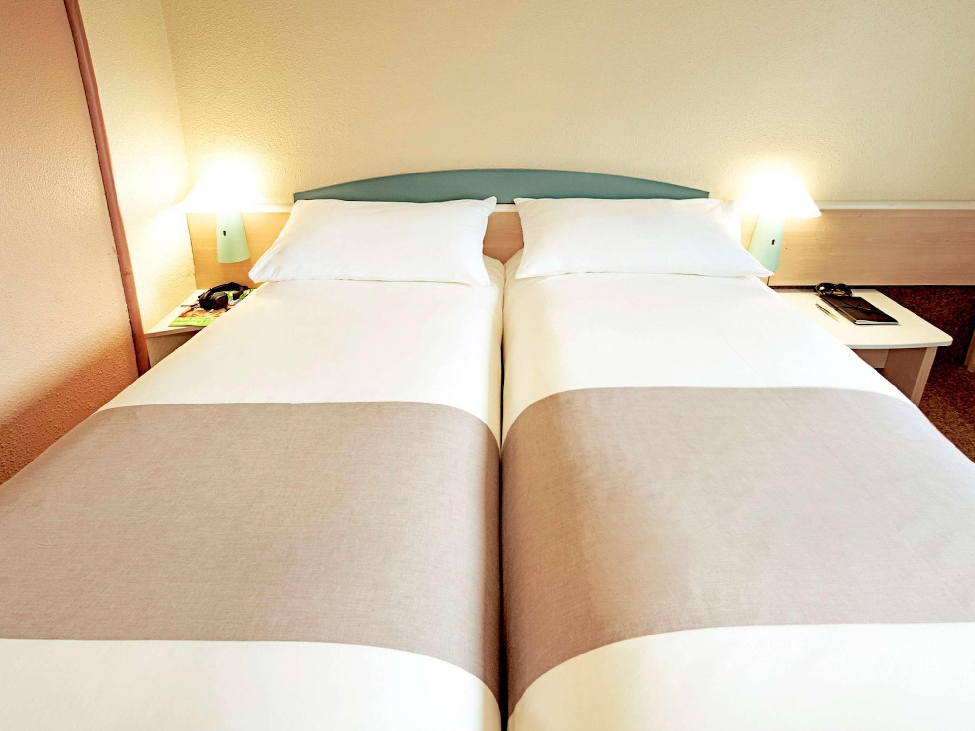 Hotel Ibis Poitiers Sud Esterno foto