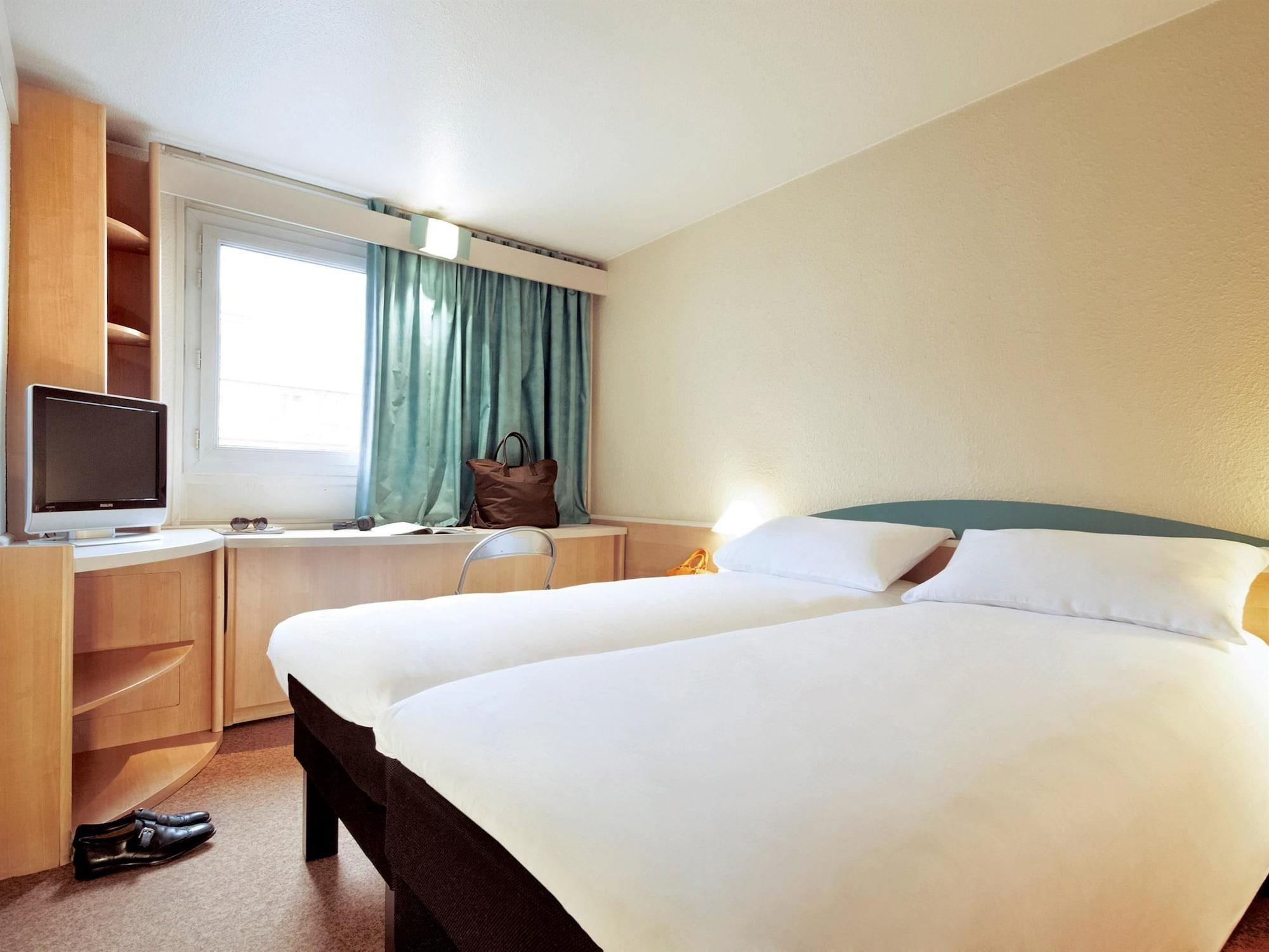 Hotel Ibis Poitiers Sud Esterno foto
