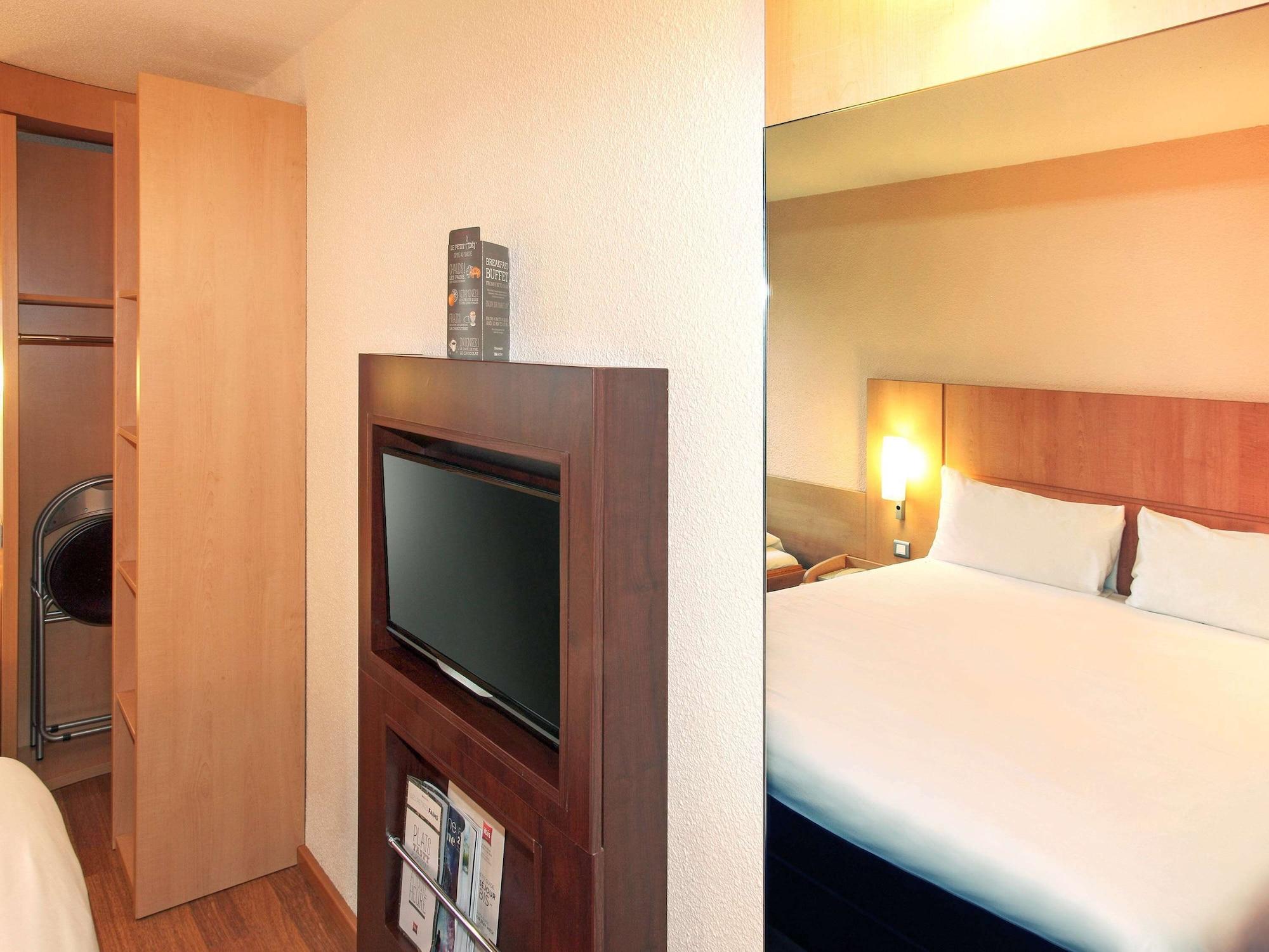 Hotel Ibis Poitiers Sud Esterno foto
