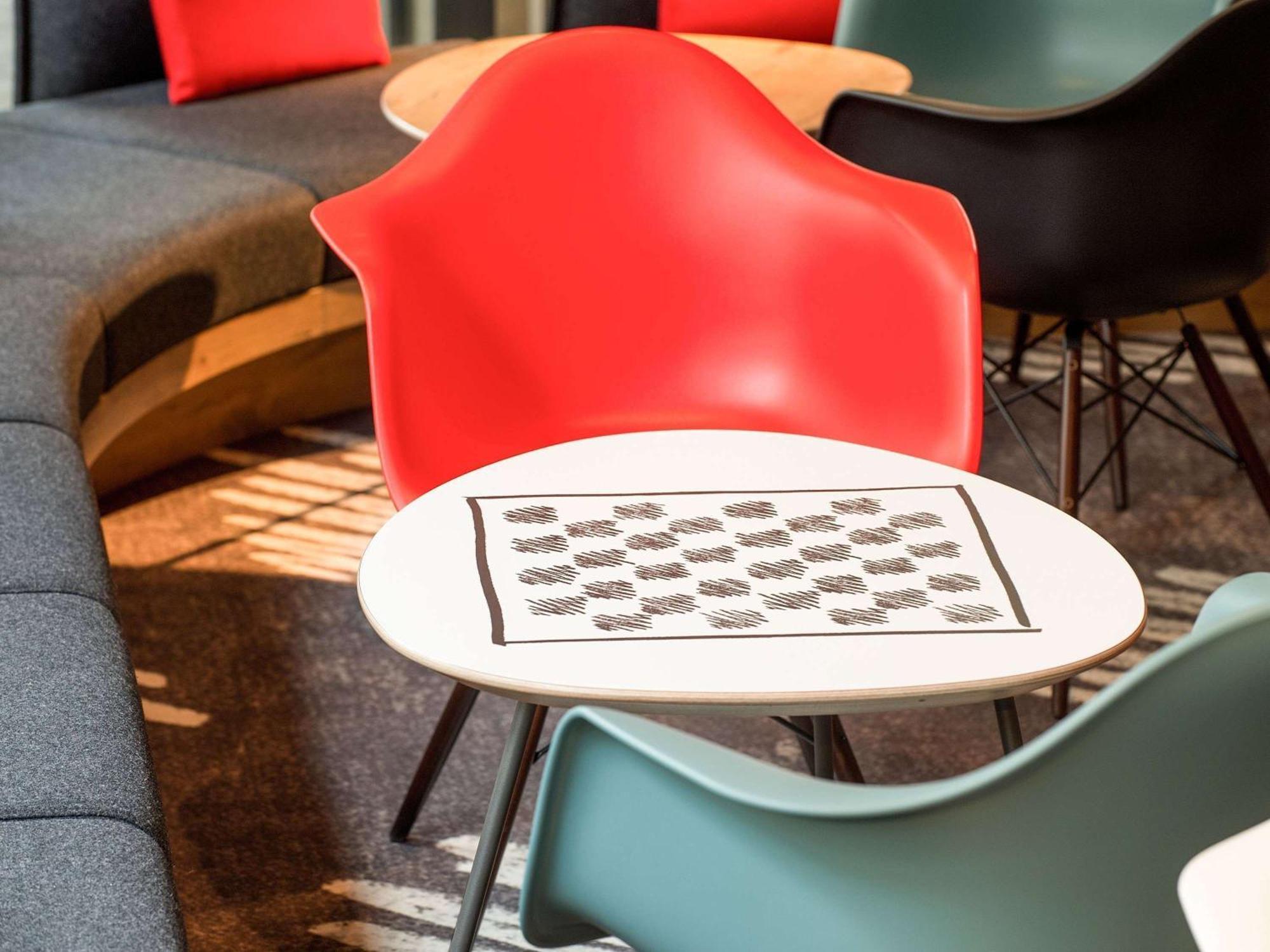 Hotel Ibis Poitiers Sud Esterno foto