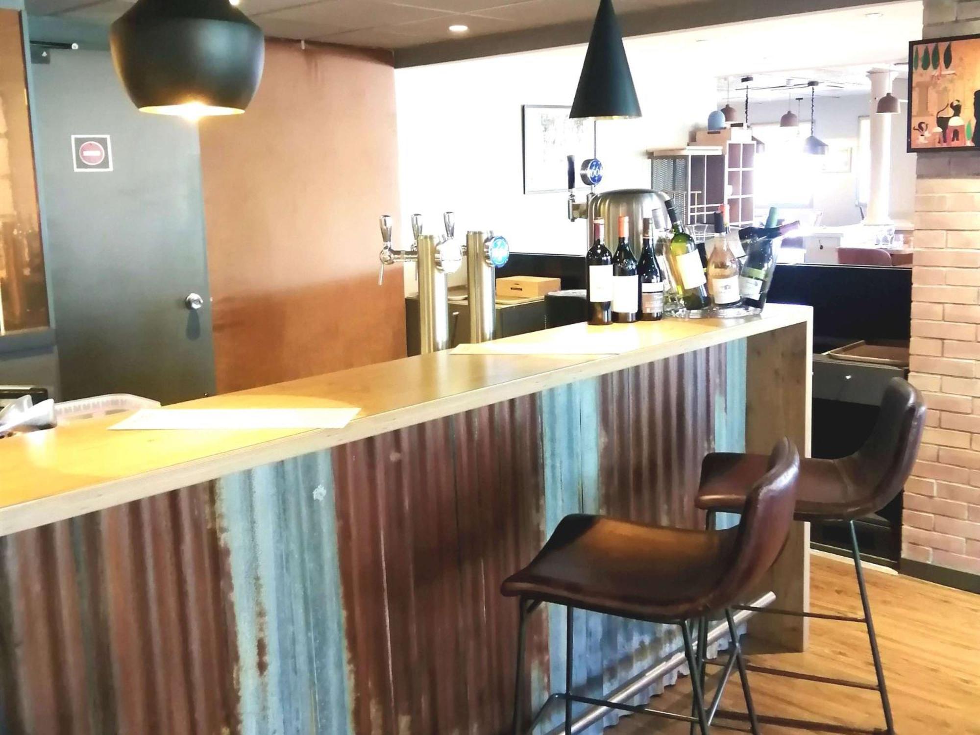 Hotel Ibis Poitiers Sud Esterno foto