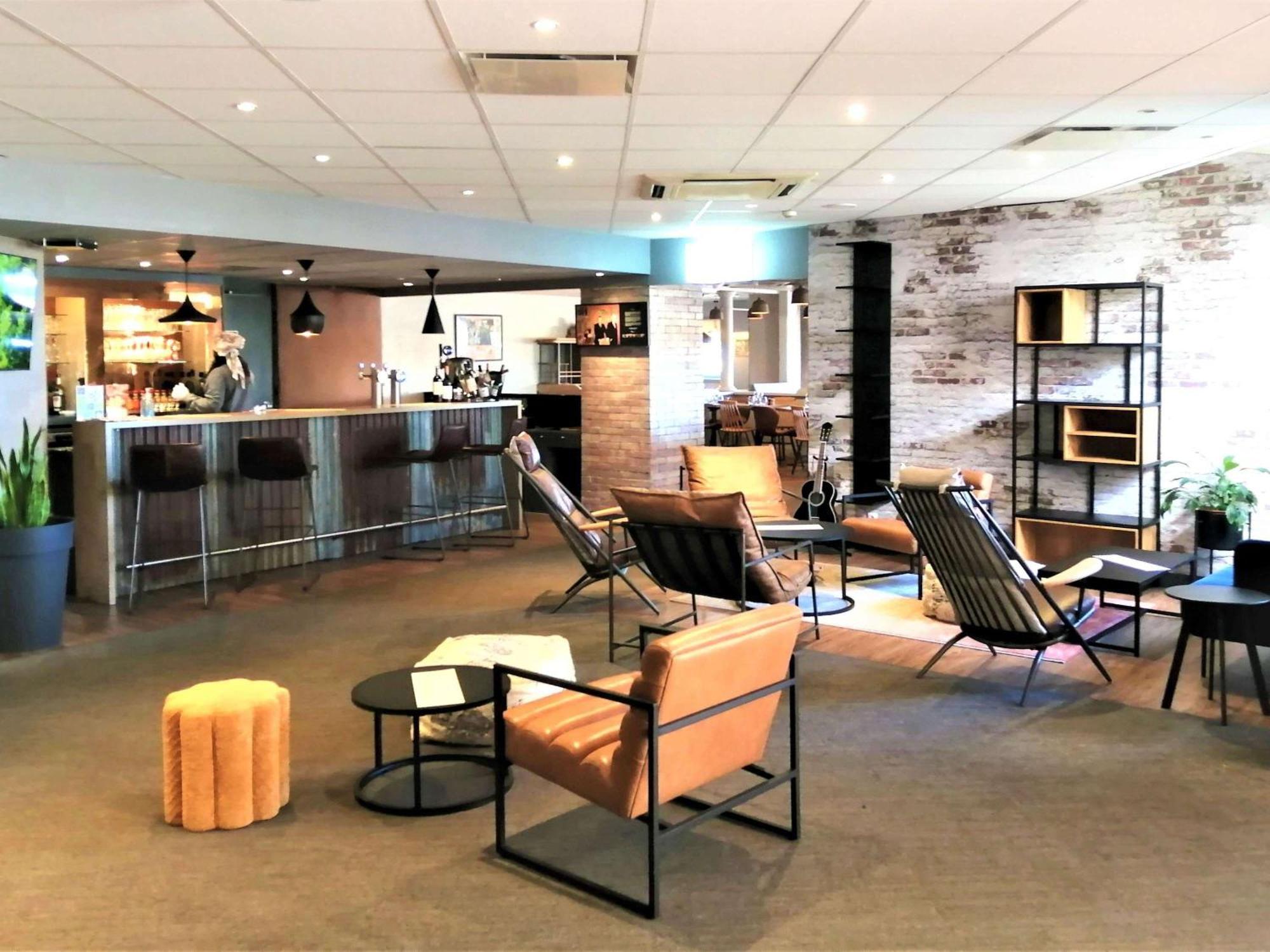 Hotel Ibis Poitiers Sud Esterno foto