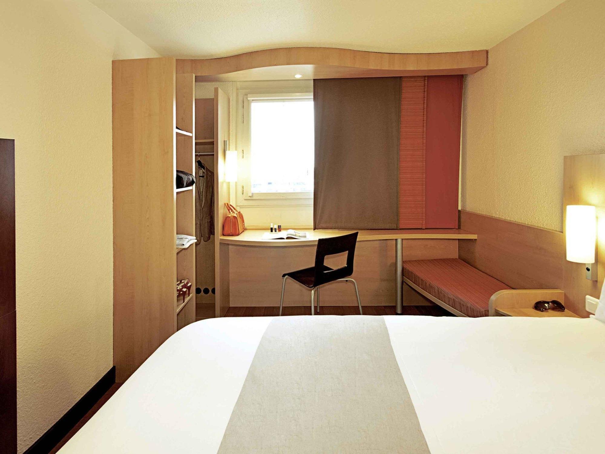 Hotel Ibis Poitiers Sud Esterno foto