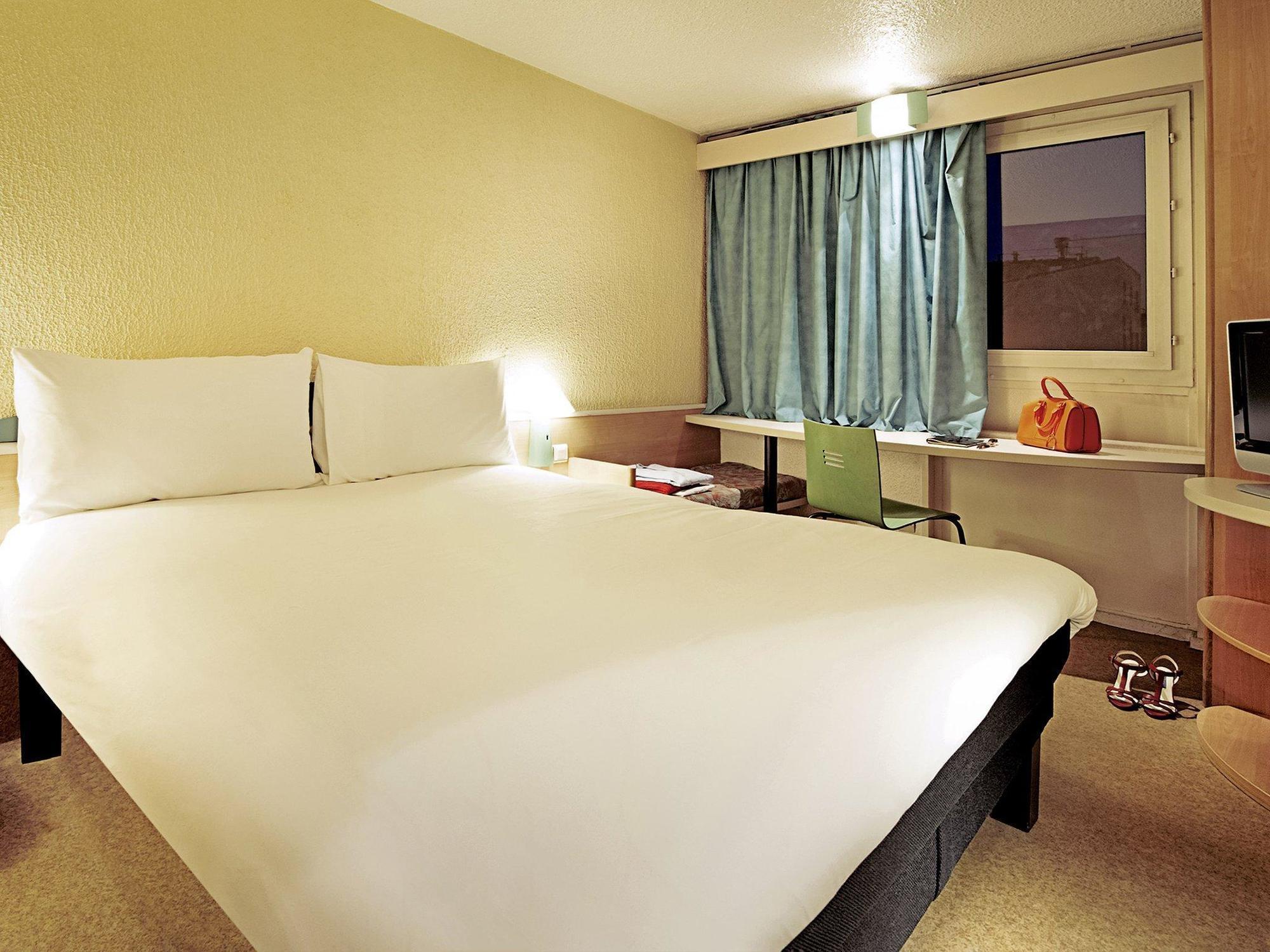 Hotel Ibis Poitiers Sud Esterno foto
