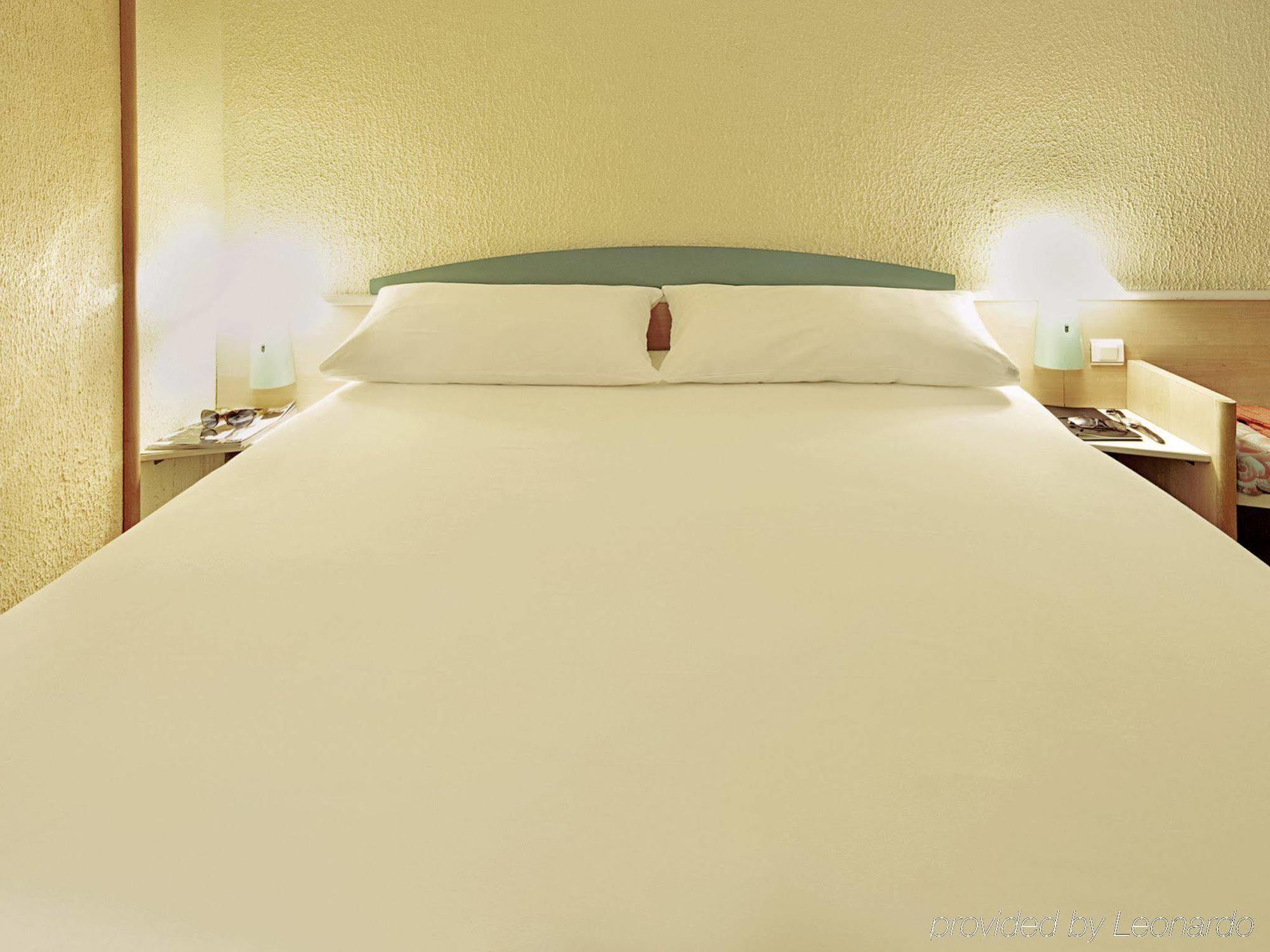 Hotel Ibis Poitiers Sud Esterno foto